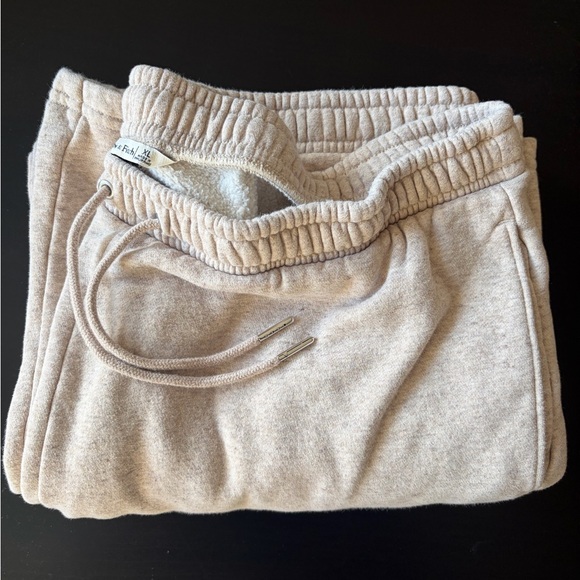 Abercrombie Beige High-Rise Wide Leg Sunday Sweatpant - Picture 5 of 8
